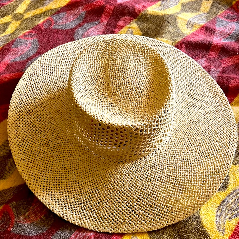 NWT “boater” straw hat S/M with flat top and 15” brim